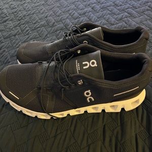 Men’s On Cloud shoes - worn once.
